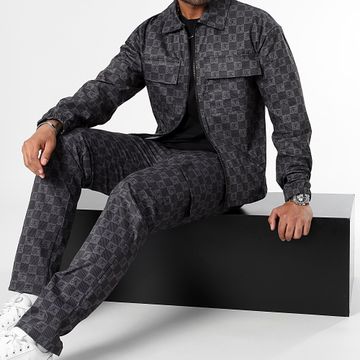 Final Club - Damier 0037 Conjunto de chaqueta negra con cremallera y pantalón jogging cargo