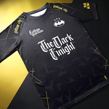 DC Comics - Dark Knight Collector Jersey Negro Amarillo