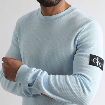 Calvin Klein - Sudadera Monogram Badge Waffle Crewneck 3485 Azul claro