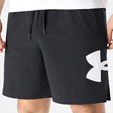 Under Armour - Pantalón corto UA Zone 1390116 Negro Blanco