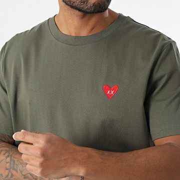 Luxury Lovers - Camiseta Oversize Grande Bordado Corazón Caqui Verde