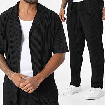 Uniplay - 158 Conjunto de camisa negra de manga corta y pantalón texturizado
