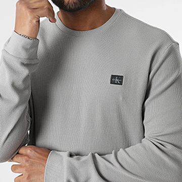 Calvin Klein - Tee Shirt Manches Longues Texturé M217 Gris