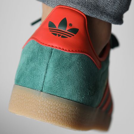 Adidas Originals - Gazelle Zapatillas IG6200 Core Verde Preloved Rojo Goma3