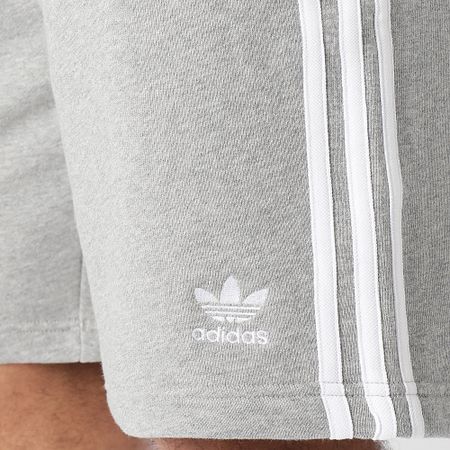Adidas Originals - 3 Stripes Jogging Shorts IU2340 Gris brezo