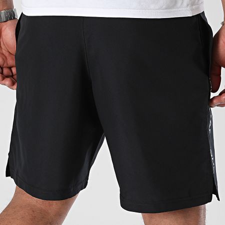 Under Armour - Pantalón Corto 1383356 Negro Blanco