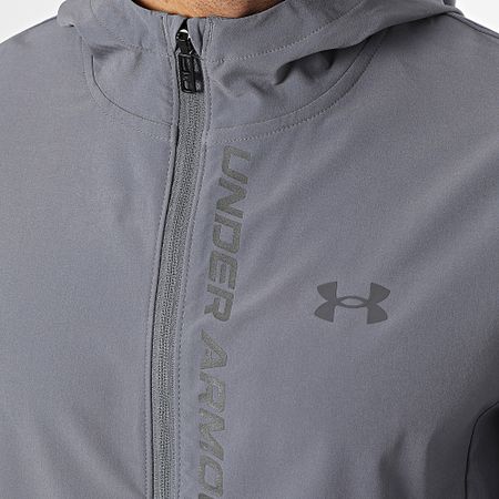 Under Armour - Chaqueta con capucha y cremallera Outrun The Storm 1376794 Gris antracita