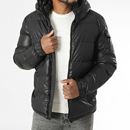 KZR - Chaqueta negra con capucha