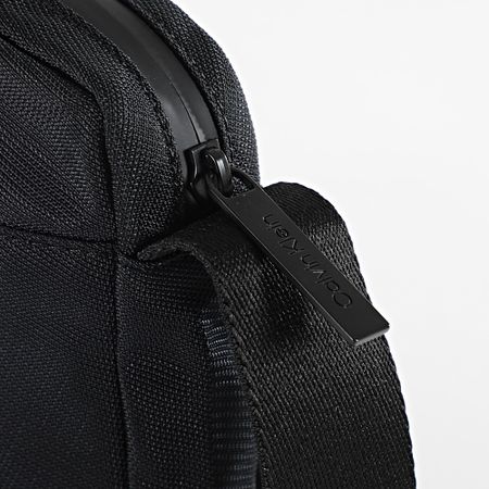 Calvin Klein - Bolsa Essential Reporter 2772 Negro