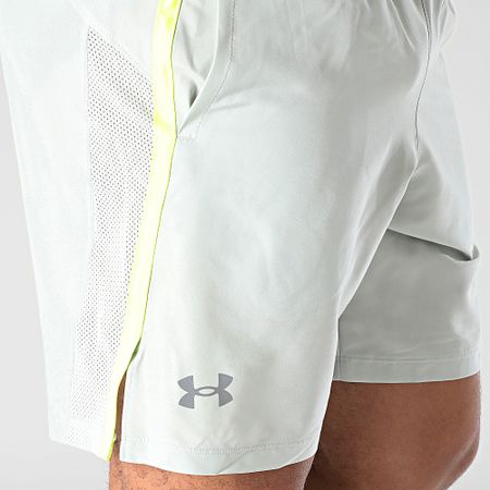 Under Armour - Pantalones cortos de jogging Launch 1382620 Verde Gris