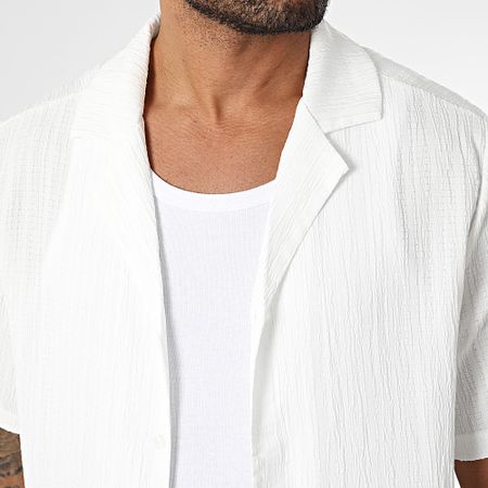 Uniplay - 121 Conjunto de camisa y pantalón blanco texturizado con mangas cortas