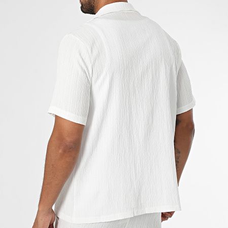 Uniplay - 121 Conjunto de camisa y pantalón blanco texturizado con mangas cortas
