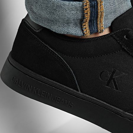 Calvin Klein - Baskets Classic Cupsole MG Canvas 1218 Triple Negro