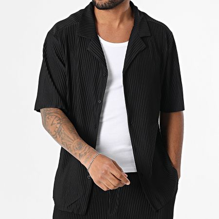 Uniplay - 158 Conjunto de camisa negra de manga corta y pantalón texturizado