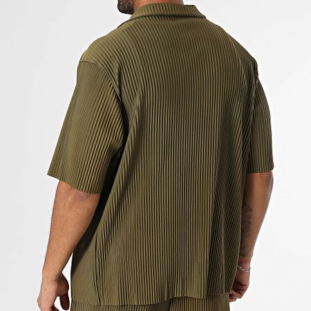 Uniplay - 158 Conjunto de camisa verde caqui de manga corta y pantalón texturizado